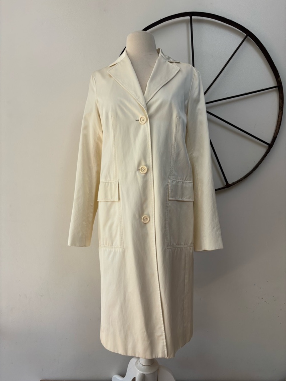 Hugo Boss Ivory Mid length trench rain coat 6 $495